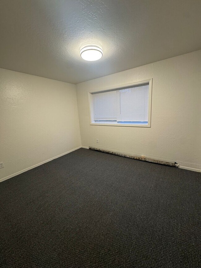 Building Photo - 401 N Mumford St