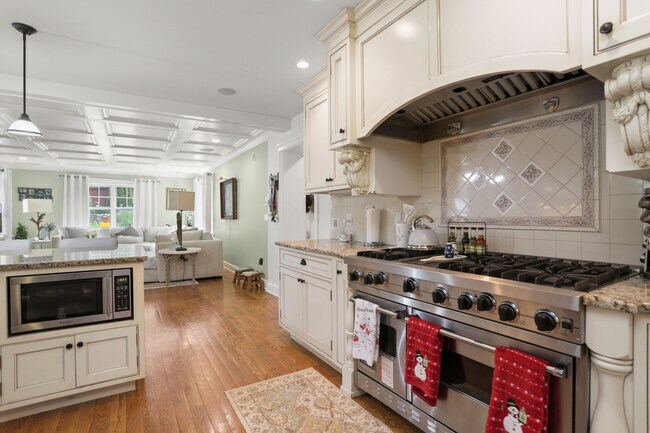 Building Photo - 80 Brookside Dr