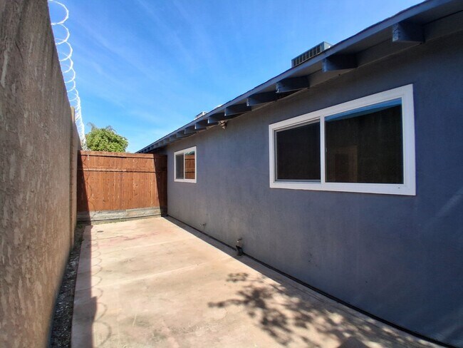 Building Photo - Thistlewood3505/3507