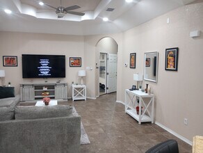 Building Photo - Room in House on Arabian King