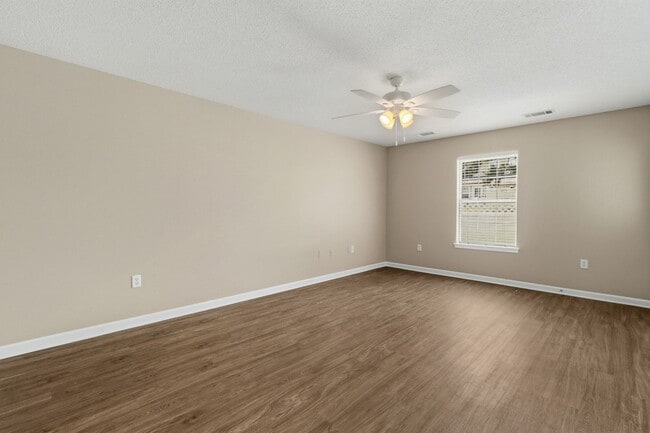 Building Photo - 1014 Towne Pk E Dr