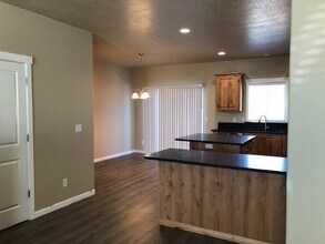 Building Photo - On cul de sac