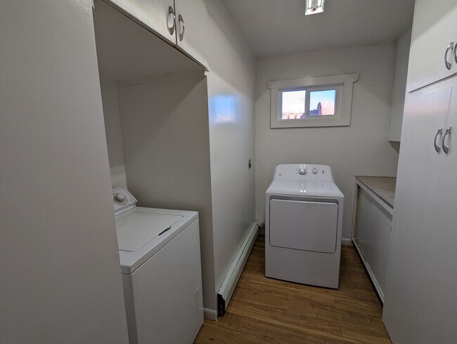 Building Photo - 613 4th St