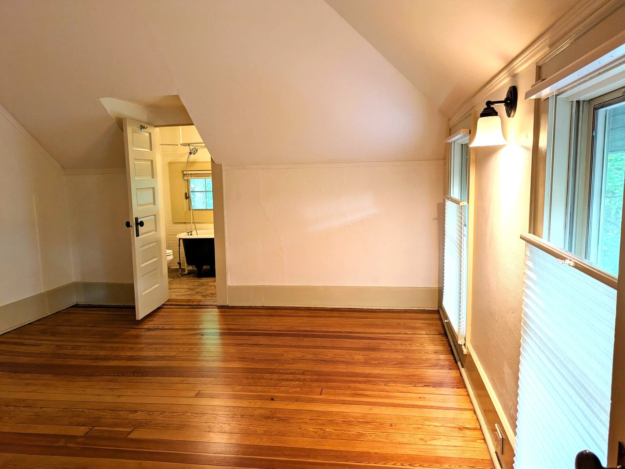 Building Photo - 220 Melrose Cir