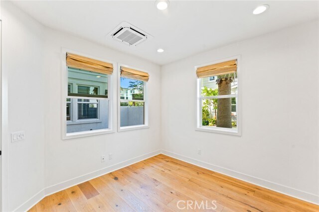 Building Photo - 2116 Cresta Dr