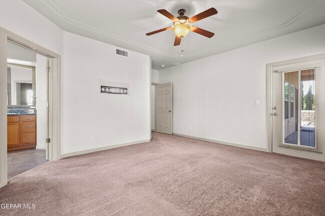 Building Photo - 5729 Valley Oak Dr
