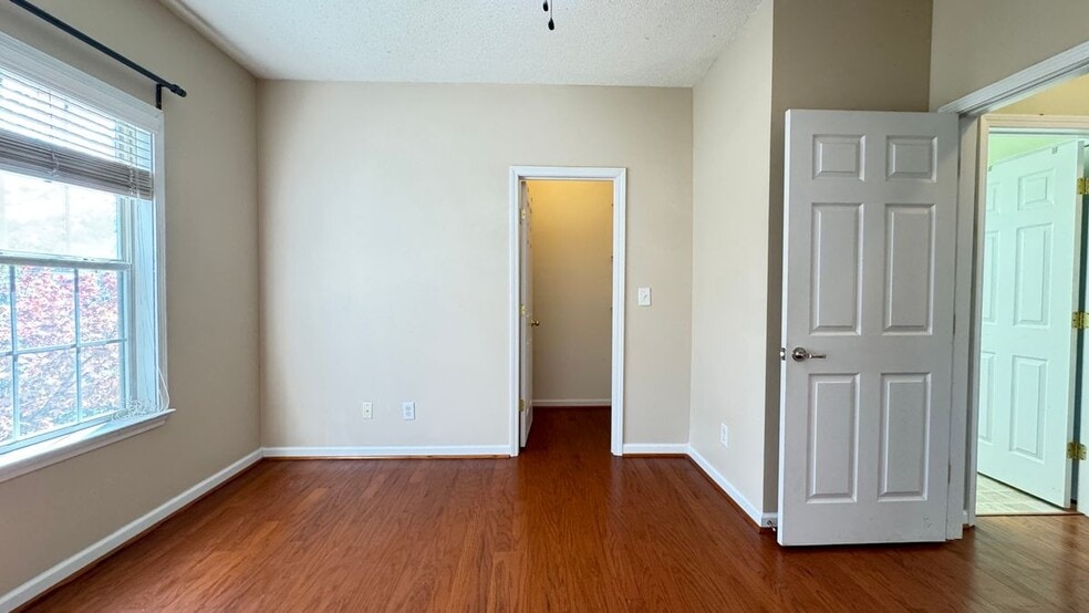 Building Photo - 5103 Woodland Ln
