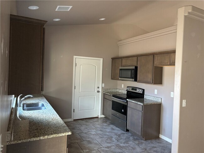 Building Photo - 3645 N Lomita St