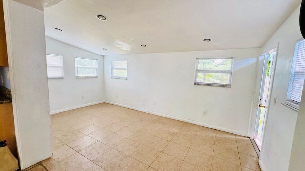 Building Photo - 347 Flagler Blvd