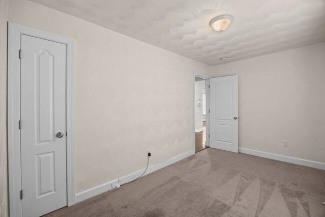 Building Photo - Beautiful Spacious Home for Rent in Norfolk!