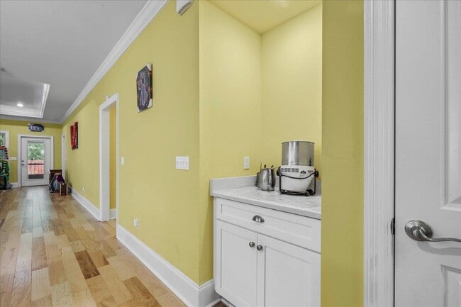 Building Photo - 855 Avery Park Dr