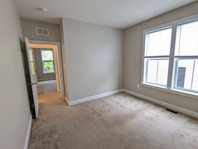 Building Photo - STUNNING Single Family Home in Brunswick C...