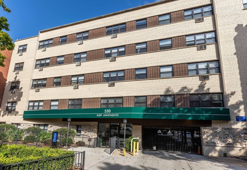 Building Photo - 530 W Aldine Ave