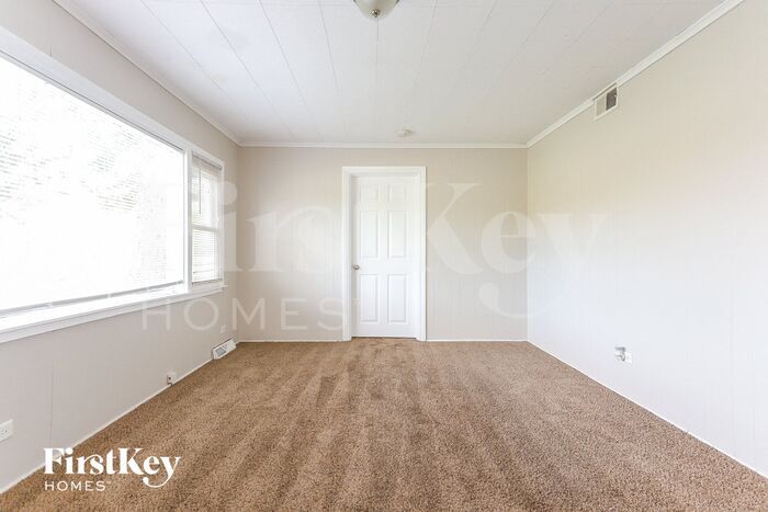 Building Photo - 14448 Kilbourn Ave