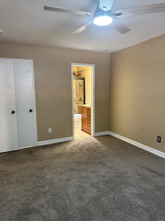 Building Photo - 6402 Del Monte Dr