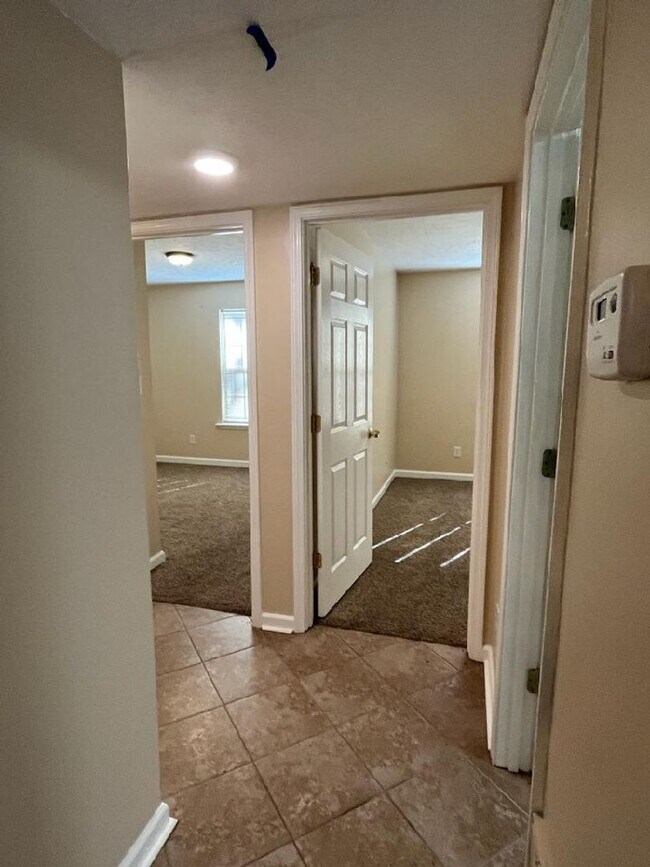 Building Photo - 4229 Glen Hill Manor Dr