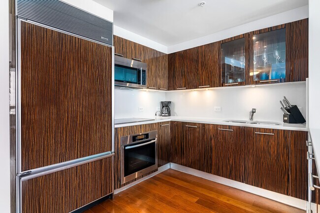 Building Photo - 6899 Collins Ave