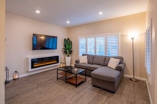 Building Photo - 251 S Green Valley Pky