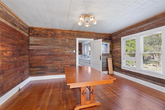 Building Photo - 408 S Gabriel St