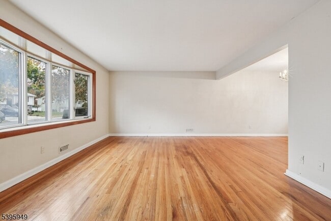 Building Photo - 145 Vivian Ave