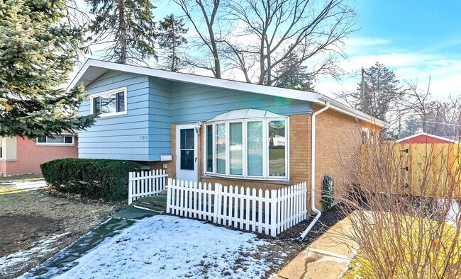 Building Photo - 11011 W Roosevelt Rd