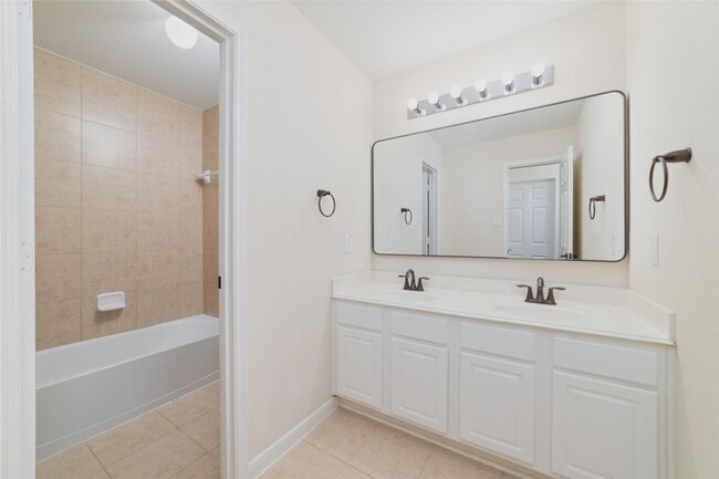 Building Photo - 14011 Pawnee Trails Dr