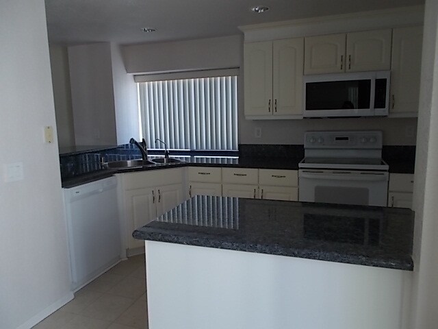 Building Photo - Fantastic 2Br/2Ba Single Level Home in Bernardo Heights