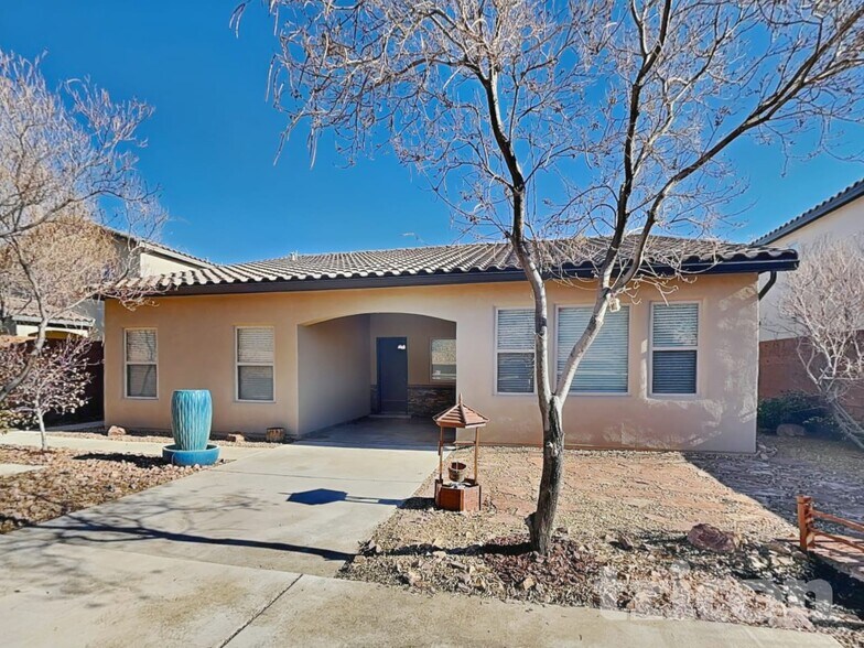 Building Photo - 1811 Camino Cancun