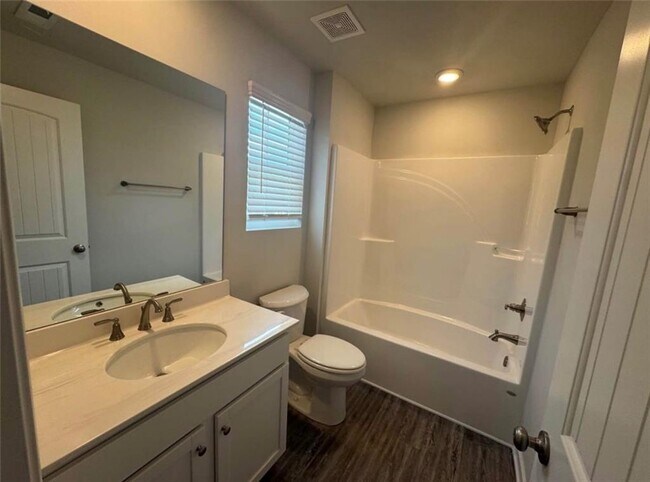 Building Photo - 25 Bush Arbor Pl