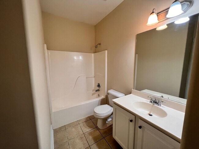 Building Photo - 4 Bedroom House in The Retreat  1/2 OFF SE...