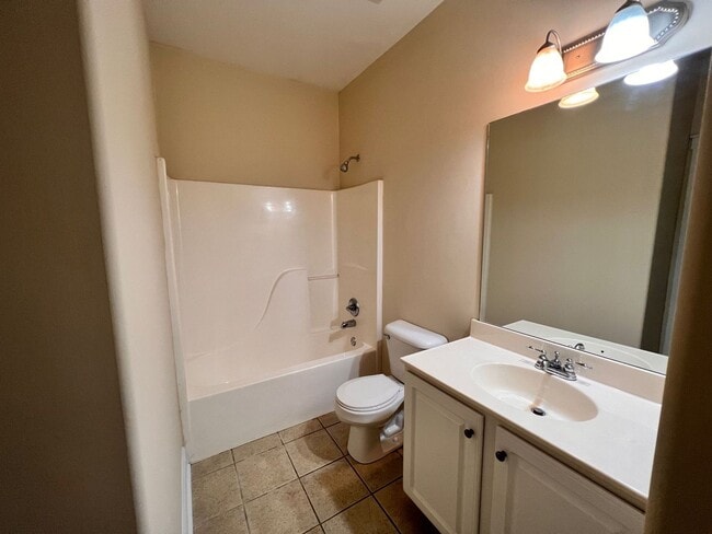 Building Photo - NOW LEASING FOR JANUARY 2026!