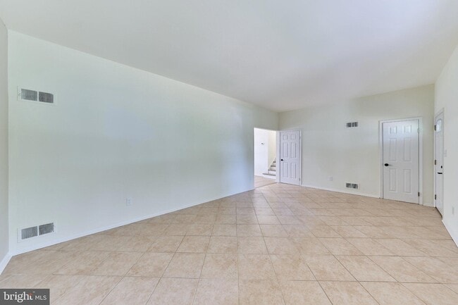 Building Photo - 2924 Gracefield Rd