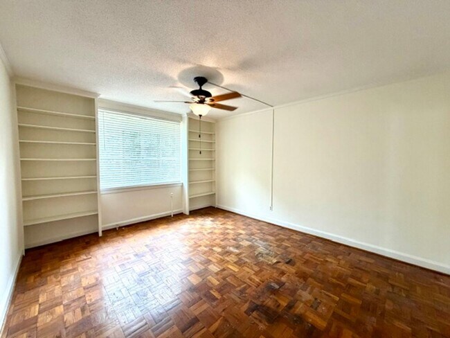 Building Photo - 1/2 MONTH OFF SPECIAL - Dilworth -Historic Myrtle Sq 1 bed 1 bath condo