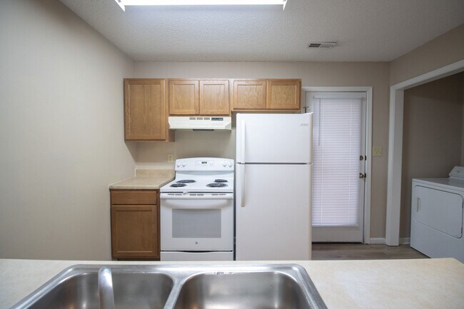 Building Photo - 3715-3715 Pimlico Dr