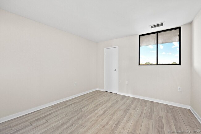 Building Photo - 100 Seaview Ave