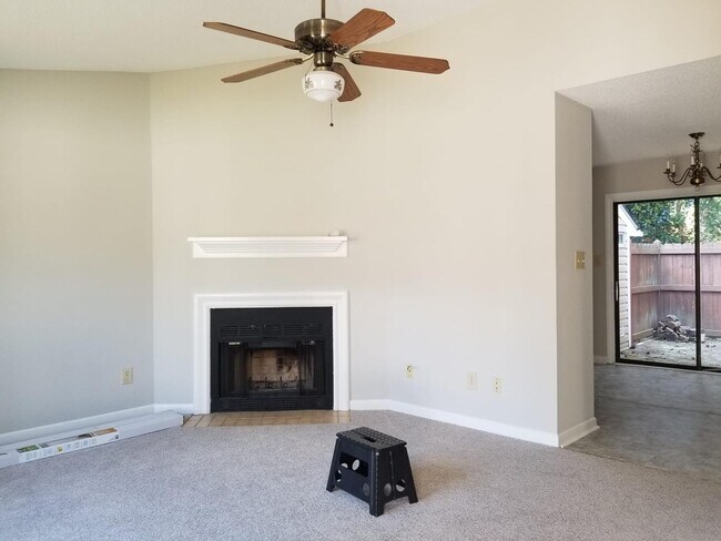 Living Room - 5905 Suncreek Ct