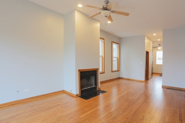 Building Photo - 1506 W Erie St