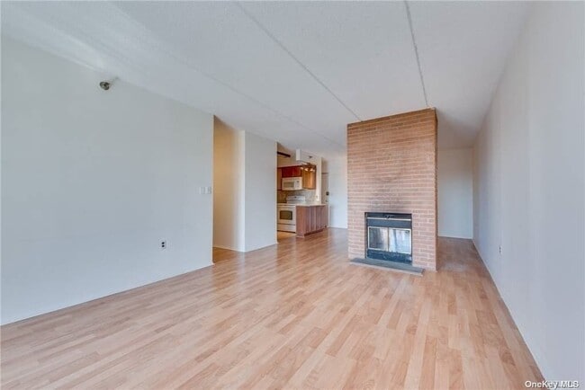 Building Photo - 205 Mineola Blvd