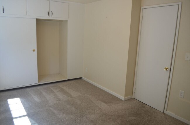 Building Photo - Charming Duplex in Prime Ballard-Fremont Location