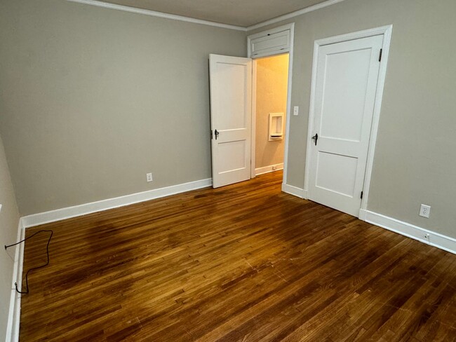 Building Photo - Gorgeous Features! 3 Bedroom with Bonus room