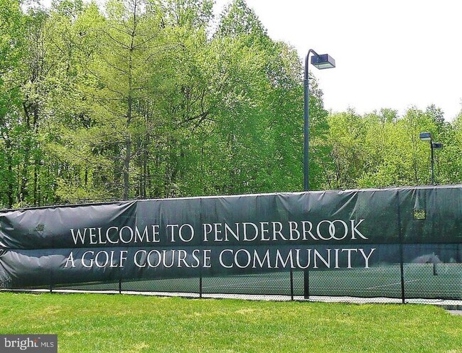 Building Photo - 3903 Penderview Dr