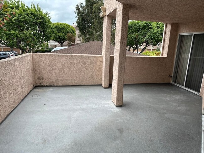 Building Photo - Fashion Valley 2Br/2Ba Condo with 2 car ga...