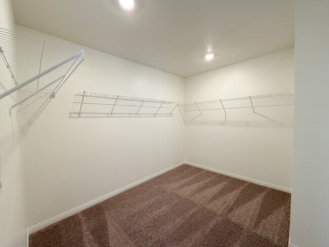 Building Photo - 6983 Cottage Vis Ave