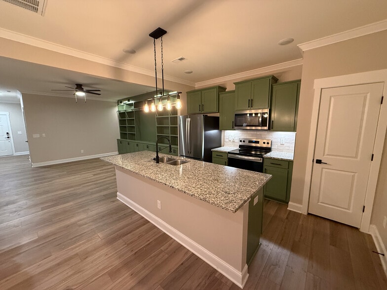 Building Photo - 147 Hyacinth Ln