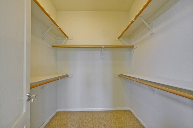 Building Photo - Wow! What a Great Home! Available Now!