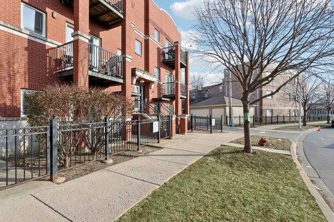 Building Photo - 1132 W 13th St