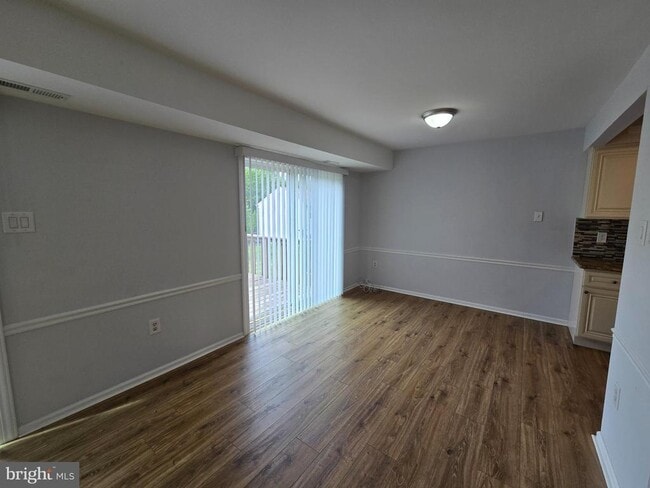 Building Photo - 1722 McNelis Dr