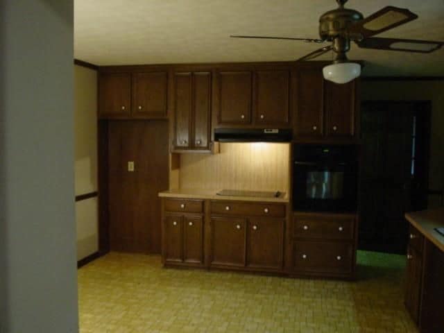 Building Photo - 220 Lantern Ridge Ct