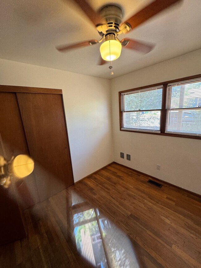 Building Photo - Freshly Updated 3 Bedroom 1 bath Home with Garage, Fenced Yard & Pet Friendly!