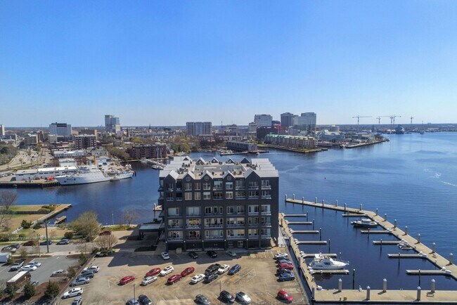 Building Photo - DOWNTOWN AREA